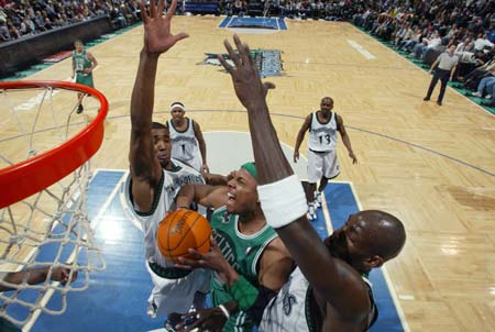 辽媒：老将杨健很可能已完成他代表辽宁铁人效力的谢幕战（辽媒：老将杨健或已完成代表辽宁铁人的告别战）