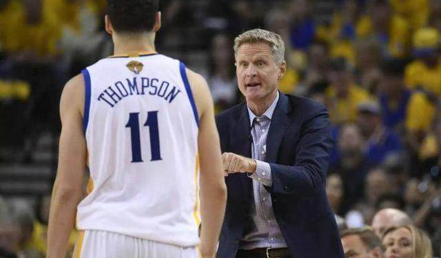 拉什福德：少打一人后我们试图加强控球，但总是被断球（拉什福德：少一人后我们想稳控球权，却屡遭抢断）