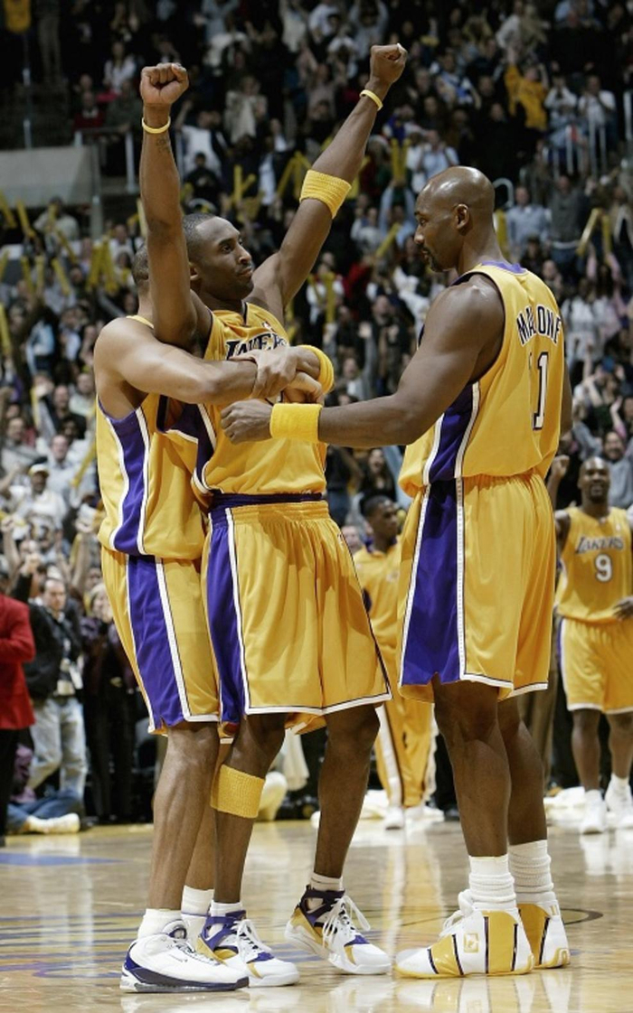 广东队在CBA俱乐部杯首战遭遇惨败，落后山西14分，外援表现不佳，失误频繁，防守被压制。（CBA俱乐部杯开门黑：广东队负于山西14分，外援低迷、失误频发，防守被动）