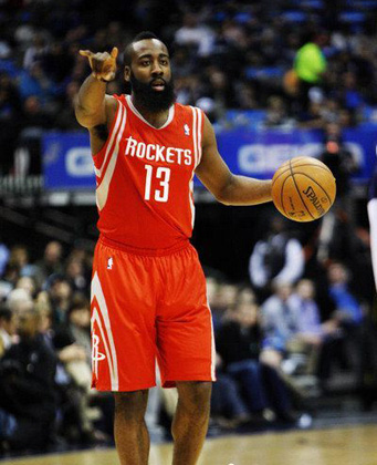 东体：特维斯在申花时训练都由自己决定，波耶特控制不了球队（东体：申花时期特维斯训练由其自定，波耶特难以掌控球队）