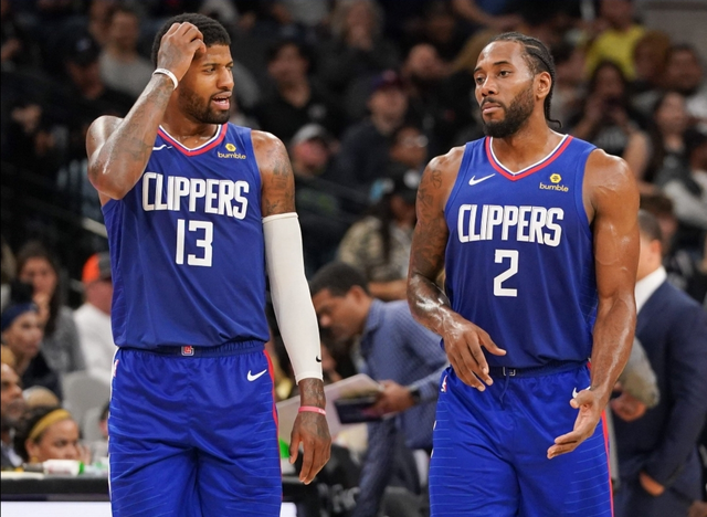 社媒已经吵疯了（社交媒体已炸锅）