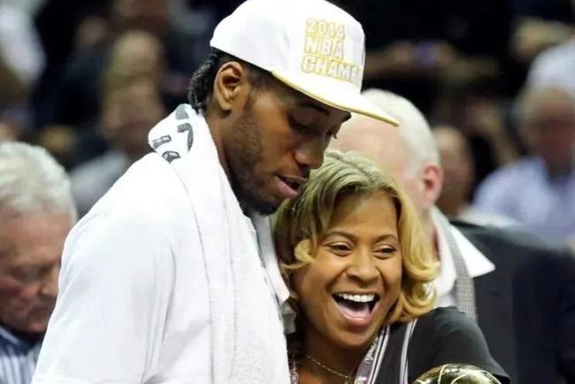 中超：武汉三镇主场1-0小胜上海申花（中超：武汉三镇主场1比0力克上海申花）