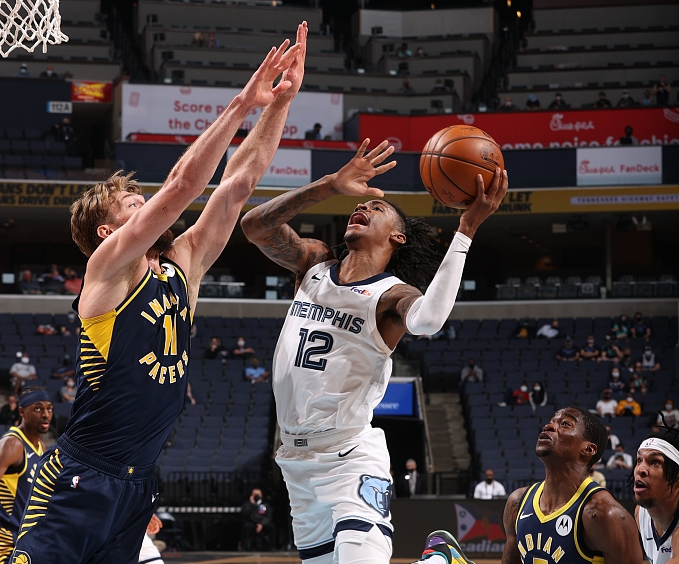 法比奥庆祝足协杯夺冠：我们是冠军，这座城市值得拥有这一刻（法比奥庆贺足协杯问鼎：我们是冠军，这座城市配得上这份荣耀）