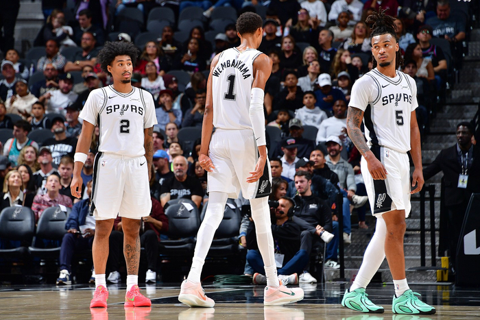 国足选帅时间线：9月5日公开选聘，今日邵佳一出任新帅（国足选帅进程回顾：9月5日启动公开选聘，邵佳一今日正式上任）